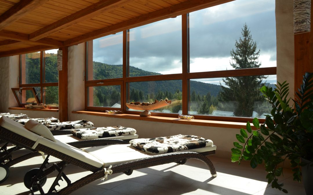 infissi in legno_albergo_in_montagna